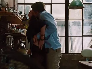 A fiatalok most kezdtek együtt élni, és nem elég szeretkezni egymással, csaladi sex video így amikor hazaérsz, a lehető leghamarabb a szexről szól, természetesen sokan jönnek a fiatalemberből, ő is keveredik a Seggbe, a lányok nyalják a lépéseket, majd basznak. Bébi a pofán, természetesen, de egy házi készítésű.
