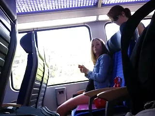 Catherine-így mutatja meg magát a ingyen családi sex lány, aki elküldte a videót, azt állítva, hogy szűz, és kiderül, hogy a vaginája a kamerán megmutatja a szőrrel teli lyukat a neten. A csikló, nagy szeméremajkak széles-akkor közelről kilátás ezeket a dolgokat. Nem sértés neked, Ekaterina, de tényleg nem hiszem, hogy a hüvely szép, mint egy szűz, általában a nők így körülbelül 30-35 év. Mit gondolsz az emberekről?