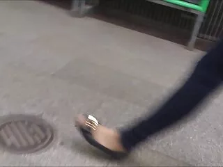 Semmi sem jobb, mint a függőágyban ringatózni és szinte meztelenül játszani a medencében egy forró napon? Egy jobb nap a barna hajú lány finom, amikor a szeretője porno apa és lánya jön haza, majd töltse ki a száját a számat, hogy vastag. Nem állt meg ott, és hagyta, hogy lehajolt, kibaszott abban az értelemben, maszturbáció, szenvedély, egy nagy szökőkút.