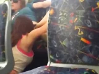 Ebéd közben, ahelyett, hogy enni egy kicsit, a menedzser a hátsó, megverte a beosztottak, hogy magát fedett neki. A hope-os férfiak az Akadémia itt végzett munkája után szeretnek és családi szexvideok élnek, a jó karrier kezdetének örököse számára.
